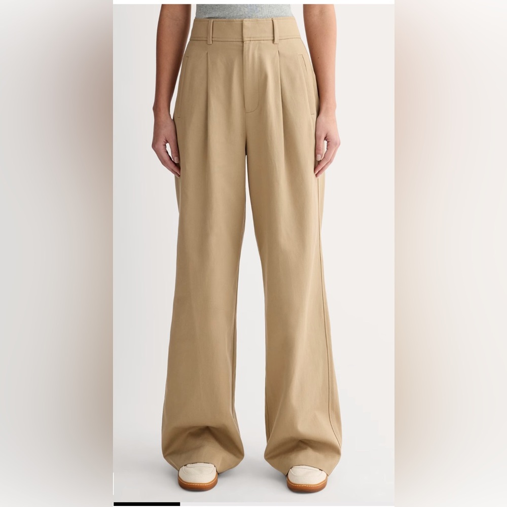 Everlane Women’s The Draper Pleated Pant in Buttersmooth